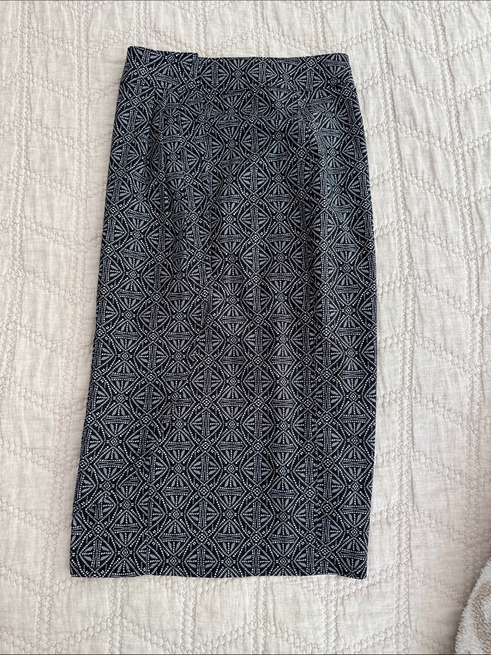 Ripskirt Hawaii #3 Black Pearl Batik. Black and white Pencil Skirt